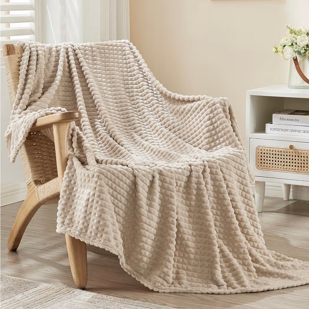 Emme Soft, Plush Grid Design Fleece Blanket, Beige Queen